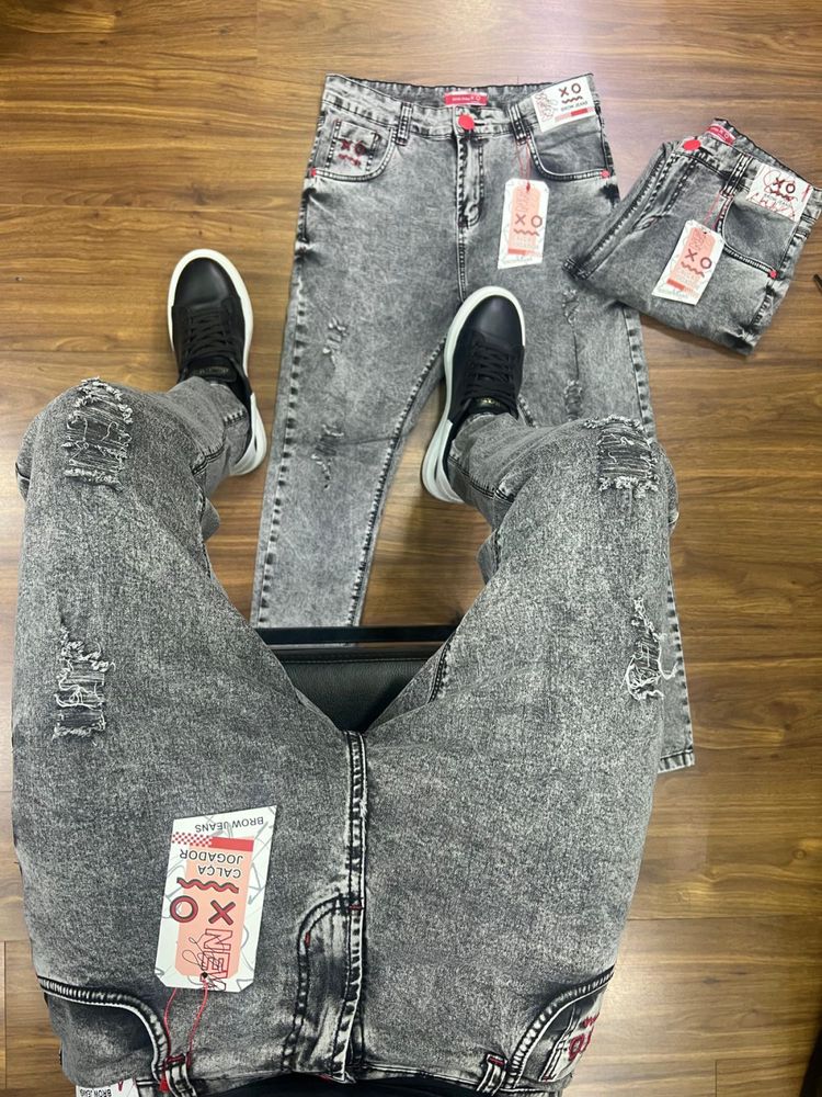 Calça jogador Brow Jeans Cinza Clara com rasgos