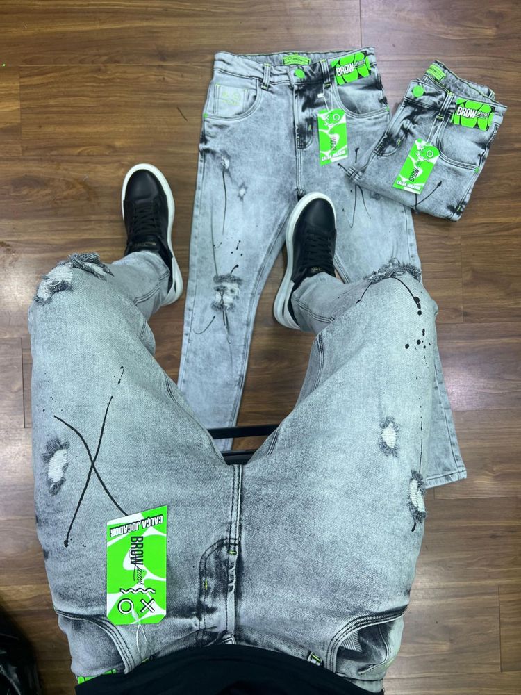 Calça jogador Cinza clara Com detalhe de tinta preto