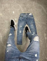 Calça jogador Jeans Azul Marinha Bem Clara Com rasgo
