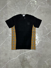 Camiseta burberry Com detalhes na lateral